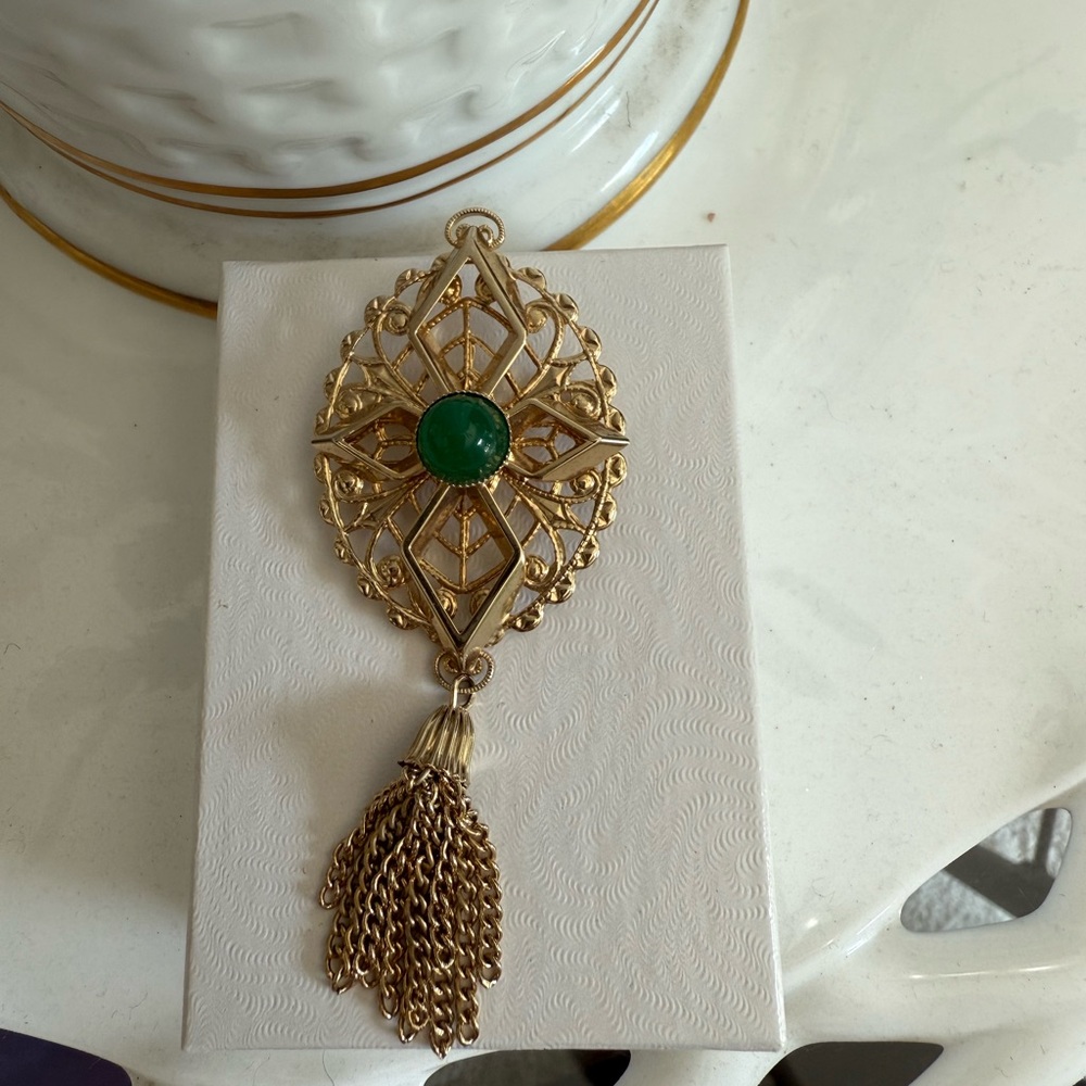 vintage Sarah Coventry gold tone brooch